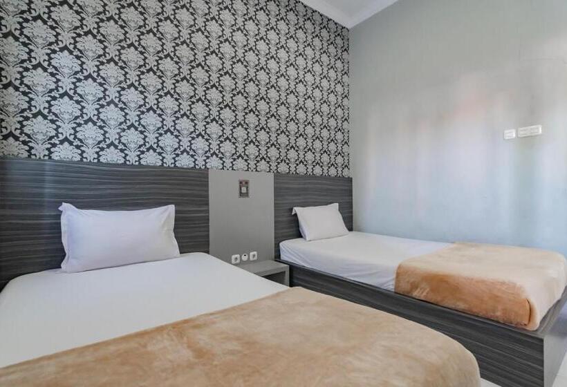 디럭스 룸, Markoni Pamanukan Mitra Reddoorz