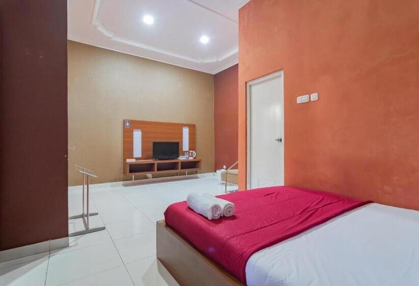 Номер Deluxe, Markoni Pamanukan Mitra Reddoorz