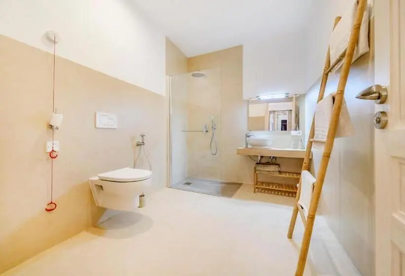 اتاق سوپریور, Menditzu Rooms