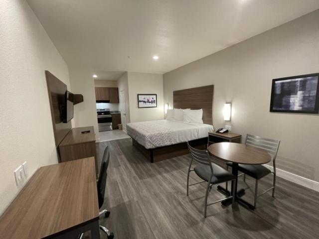 带大床的标准工作室, Palace Inn Blue  Garth Rd