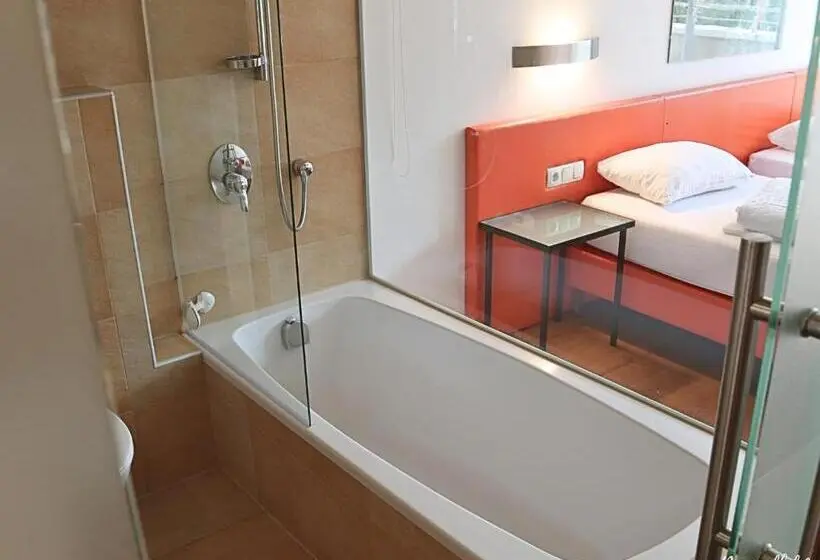 Standard Kolmen Hengen Huone, Sporthotel Shanti