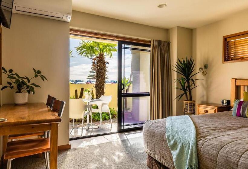 اتاق لوکس با تخت بزرگ, Beach House Studios