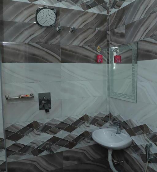 침실 2개 아파트, Benziger Inn