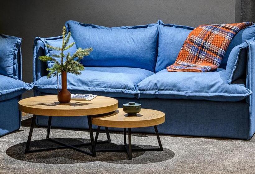 جناح مزوَّد بشرفة, Cota1110