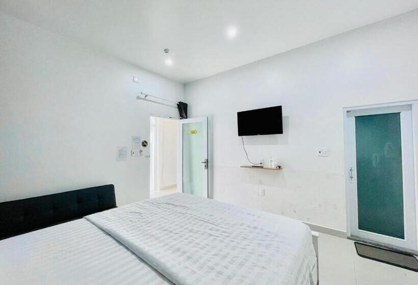 اتاق استاندارد با تخت بزرگ, New