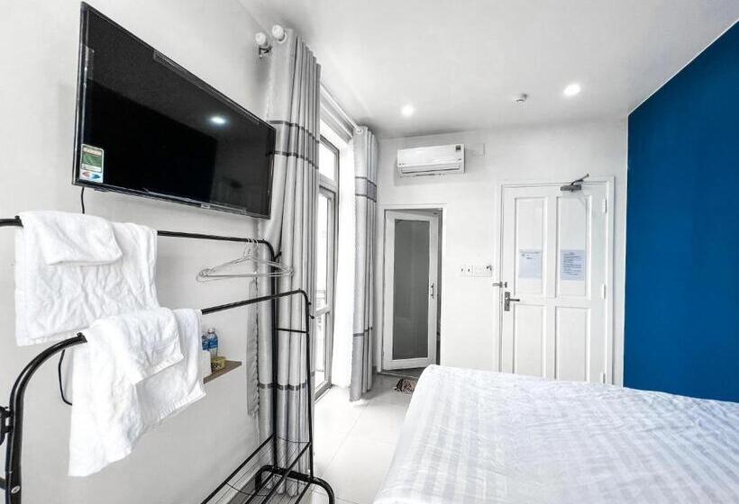 اتاق استاندارد با بالکن, New