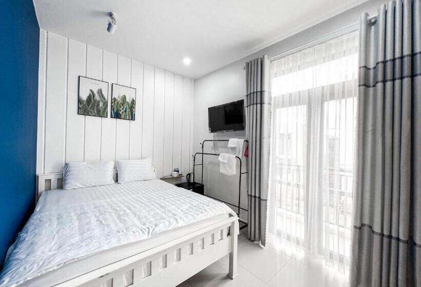 اتاق استاندارد با بالکن, New