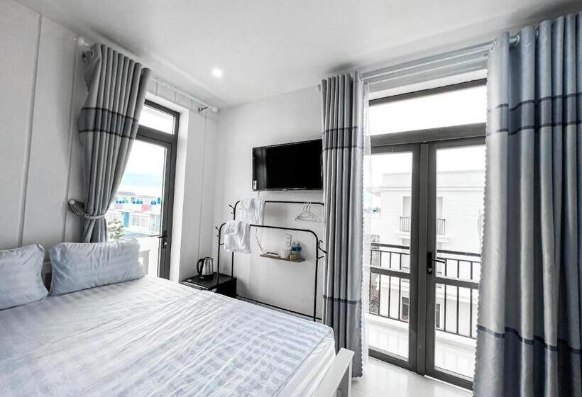 اتاق استاندارد با بالکن, New