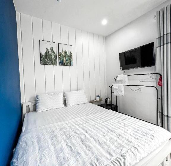 اتاق استاندارد با بالکن, New