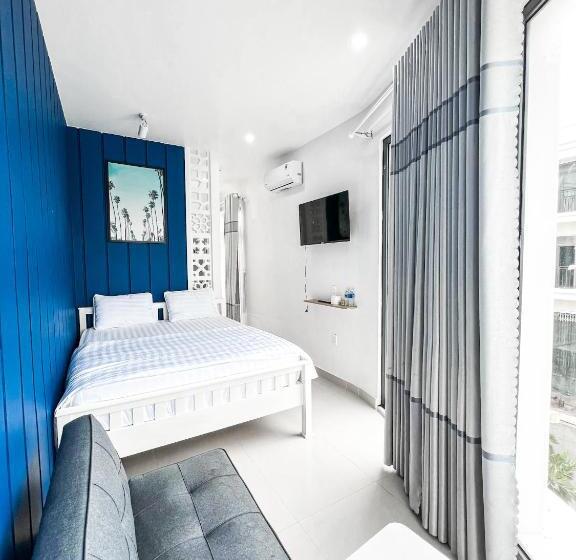 اتاق استاندارد با بالکن, New