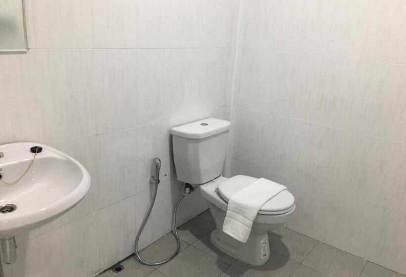 스탠다드 룸, The Brown House