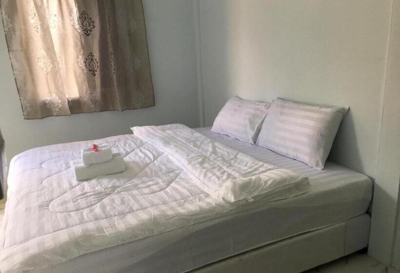 스탠다드 룸, The Brown House