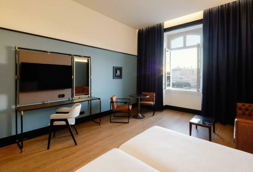 جناح مطل على البحر, The Editory Riverside, Santa Apolonia