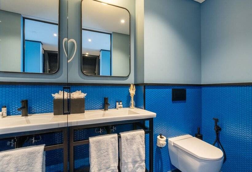 جناح جونيور ديلوكس, The Editory Riverside, Santa Apolonia