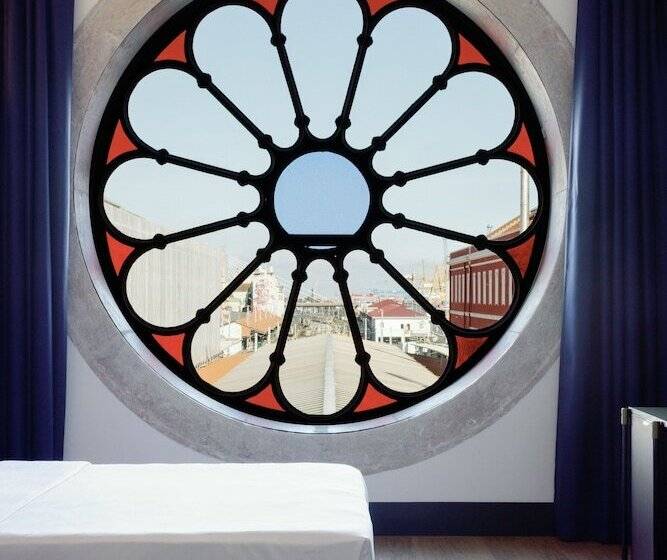 جناح جونيور ديلوكس, The Editory Riverside, Santa Apolonia