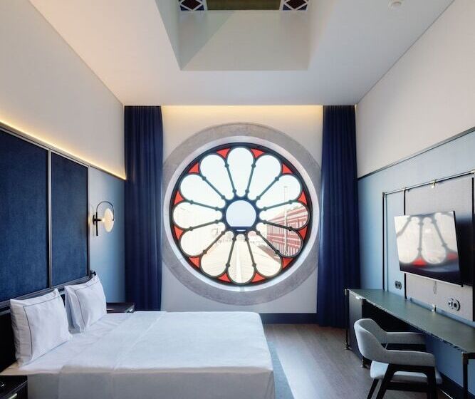 جناح جونيور ديلوكس, The Editory Riverside, Santa Apolonia