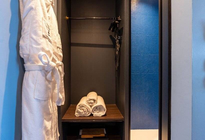 غرفة قياسية مطلّة علي النهر, The Editory Riverside, Santa Apolonia