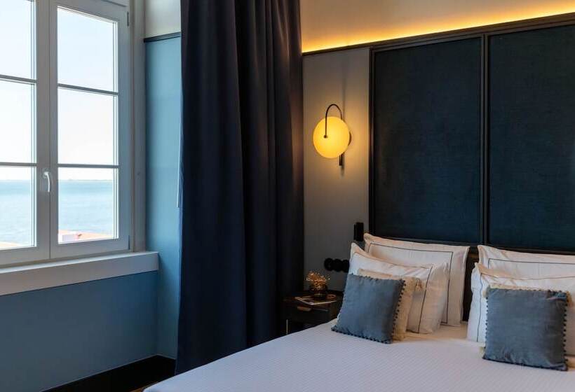 غرفة قياسية مطلّة علي النهر, The Editory Riverside, Santa Apolonia