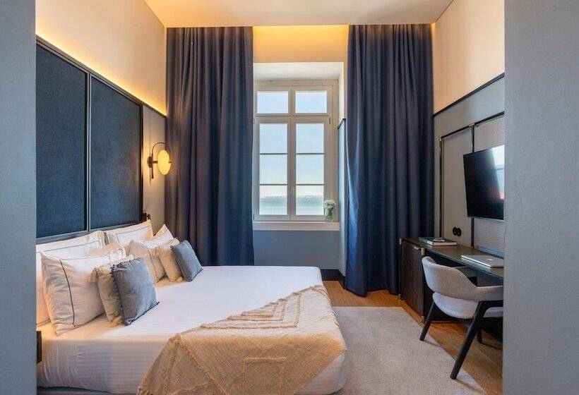 غرفة قياسية مطلّة علي النهر, The Editory Riverside, Santa Apolonia