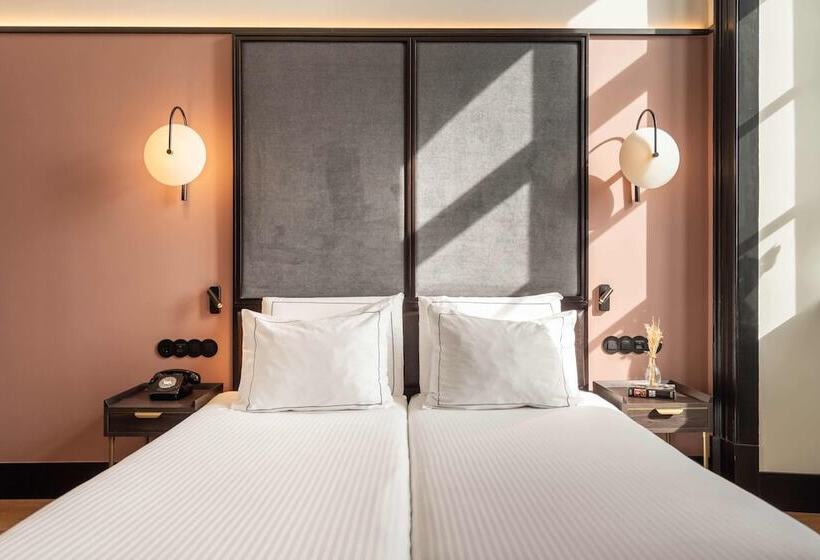 غرفة سوبيريور مطلّة علي النهر, The Editory Riverside, Santa Apolonia