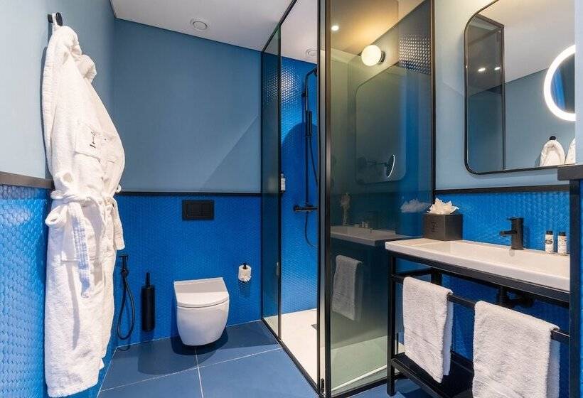 Junior suite with river view, The Editory Riverside, Santa Apolonia