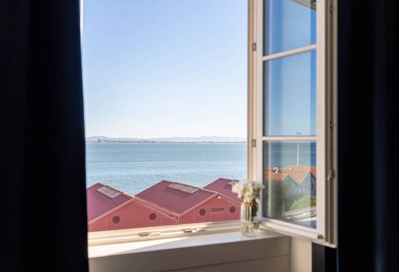 جناح جونيور مطل على النهر, The Editory Riverside, Santa Apolonia