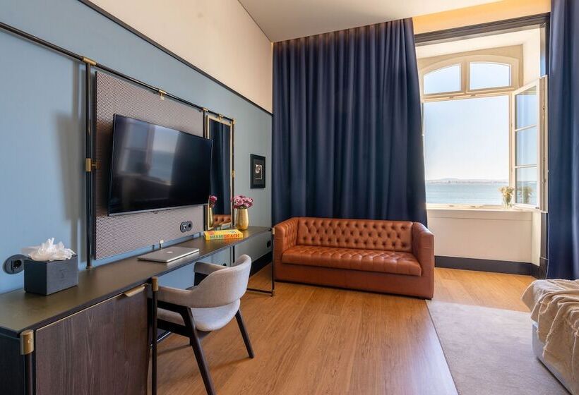 Junior suite with river view, The Editory Riverside, Santa Apolonia