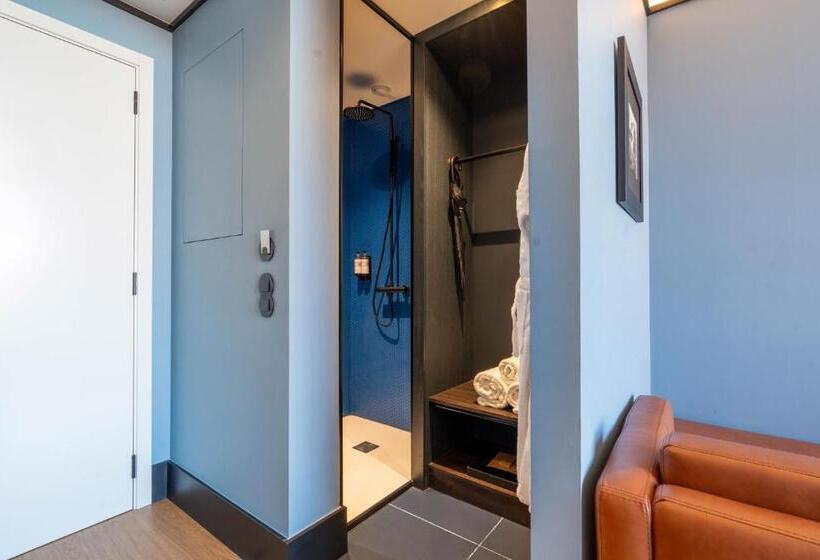 جناح جونيور ديلوكس, The Editory Riverside, Santa Apolonia