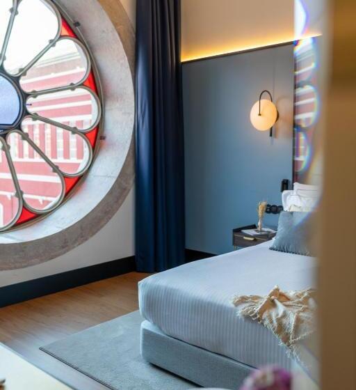 جناح جونيور ديلوكس, The Editory Riverside, Santa Apolonia