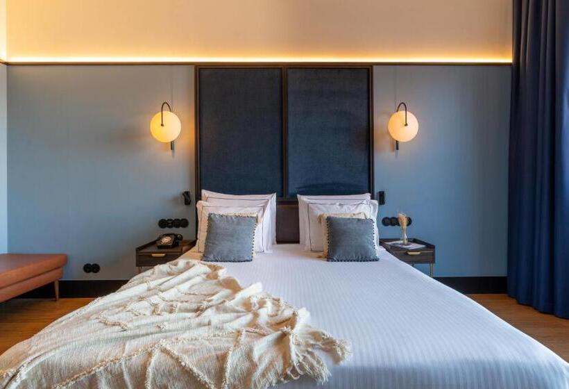 جناح جونيور ديلوكس, The Editory Riverside, Santa Apolonia