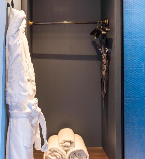 غرفة قياسية مطلّة علي النهر, The Editory Riverside, Santa Apolonia