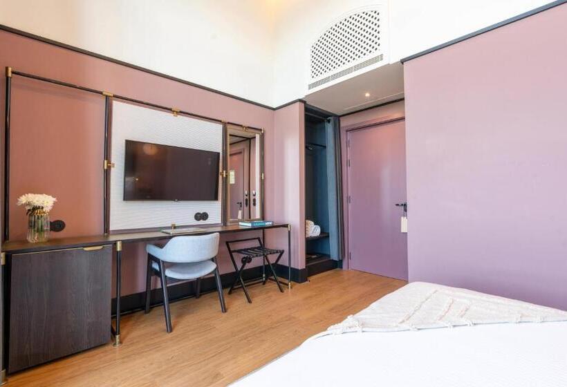 غرفة قياسية مطلّة علي النهر, The Editory Riverside, Santa Apolonia