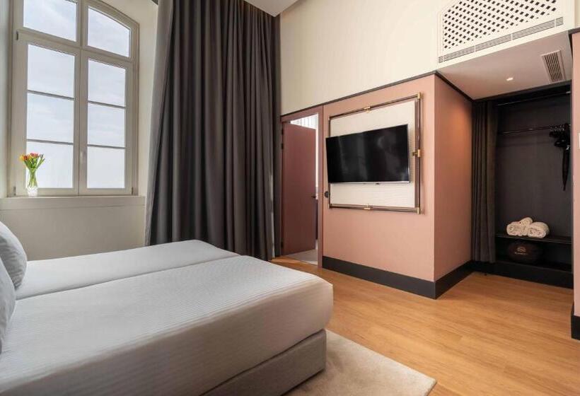 غرفة سوبيريور مطلّة علي النهر, The Editory Riverside, Santa Apolonia