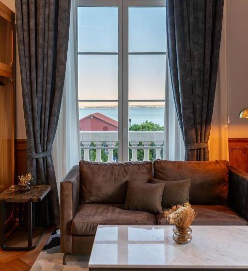 جناح سرير كينج, The Editory Riverside, Santa Apolonia