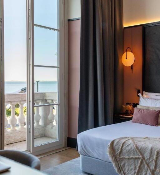 غرفة قياسية مطلّة علي النهر, The Editory Riverside, Santa Apolonia