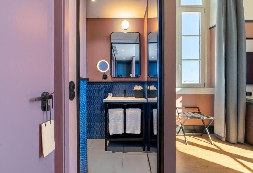 غرفة قياسية مطلّة علي النهر, The Editory Riverside, Santa Apolonia