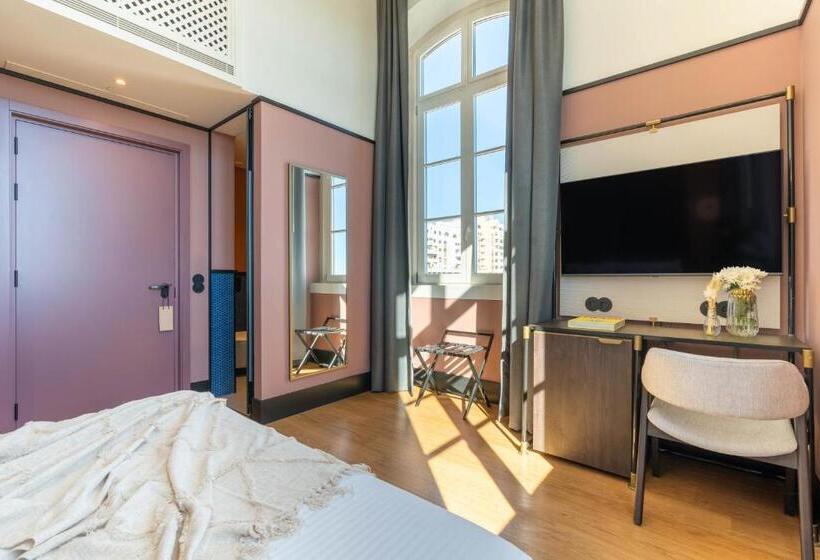 غرفة قياسية مطلّة علي النهر, The Editory Riverside, Santa Apolonia