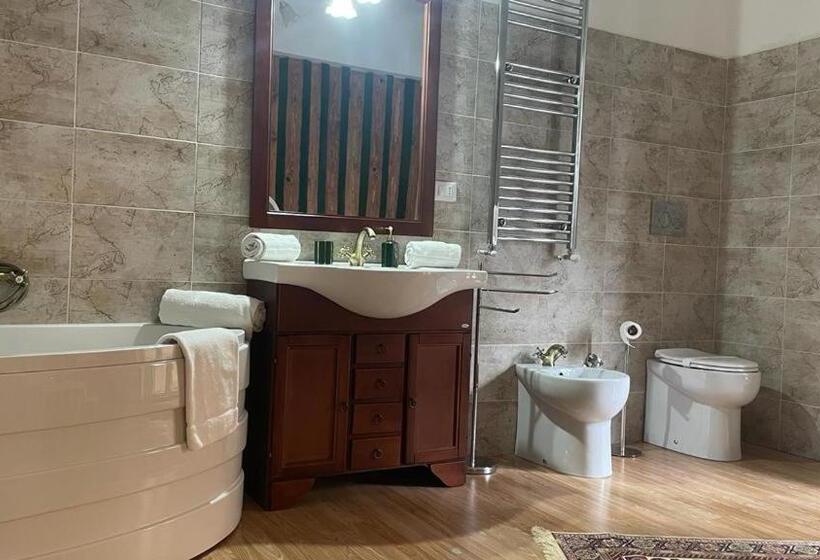 标准间带漩涡浴缸, Doctor House Standard, Suites & Luxury Rooms