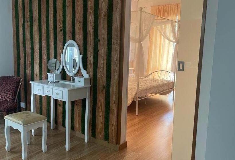 标准间带漩涡浴缸, Doctor House Standard, Suites & Luxury Rooms