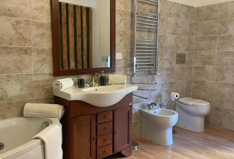 标准间带漩涡浴缸, Doctor House Standard, Suites & Luxury Rooms