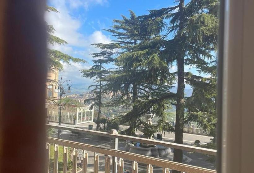 标准间带漩涡浴缸, Doctor House Standard, Suites & Luxury Rooms