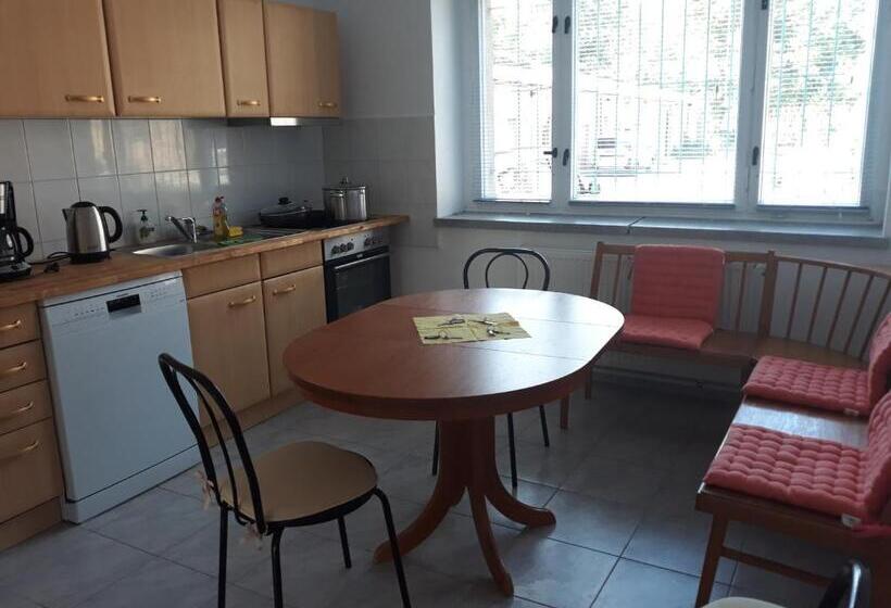 חדר סטנדרט חדר אמבטיה משותף, Lucky Hostel