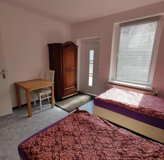 דירת חדר, Lucky Hostel