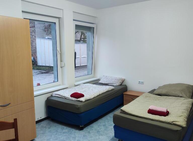 חדר קומפורט לשלושה, Lucky Hostel