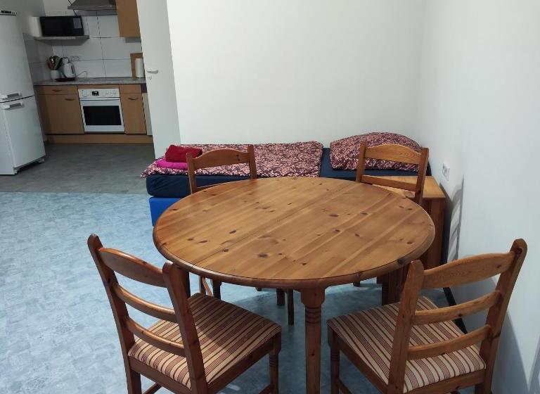 חדר קומפורט לשלושה, Lucky Hostel