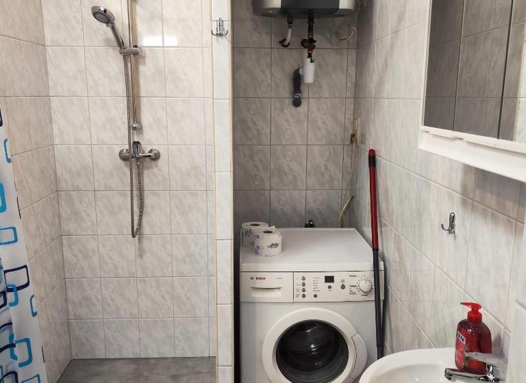 חדר קומפורט לשלושה, Lucky Hostel