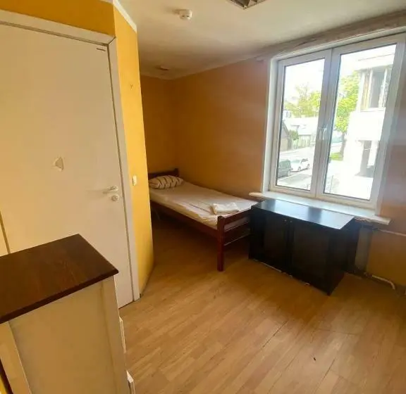 اتاق اکونومی یک تخته, Telliskivi Hostel