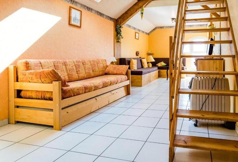 Четырехместный Номер Стандарт, Gite De Pontgibaud