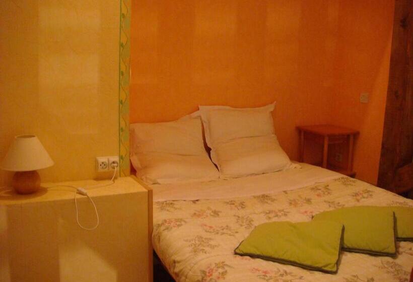 Четырехместный Номер Стандарт, Gite De Pontgibaud