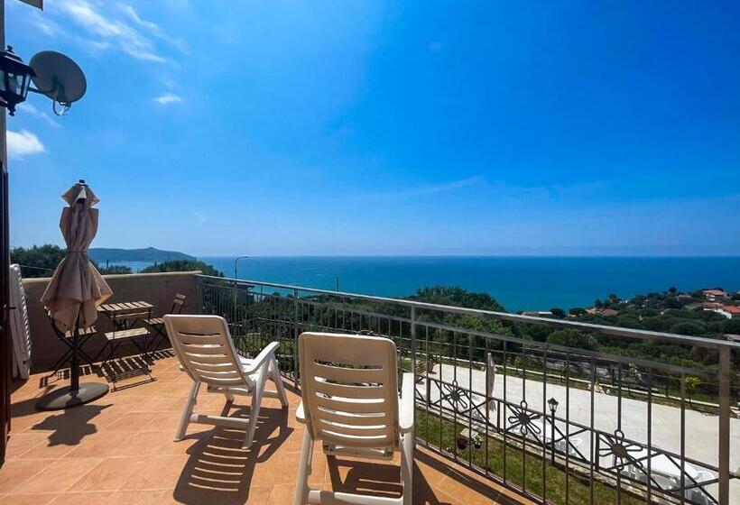 חדר סטנדרט לשלושה עם טרסה, Tramonti D Oro